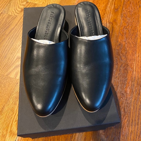 Freda Salvador Black Slip ons - Picture 2 of 6